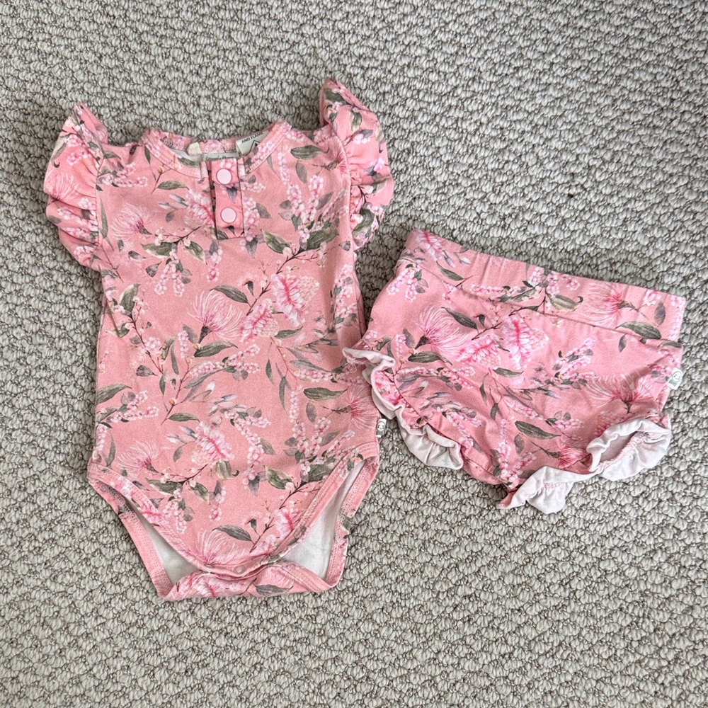 EUC Snuggle Hunny “Pink Wattle” Baby Outfit (Size 3-6mo.)